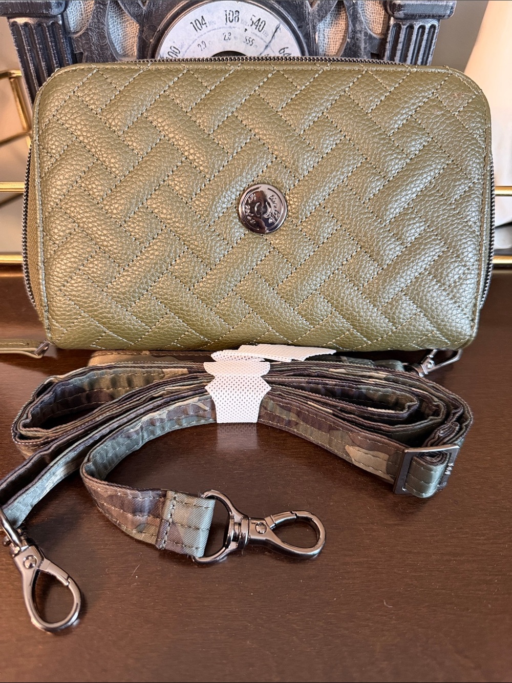 Lug Quickstep Olive Green crossbody with full wallet Camouflage wrist Strap